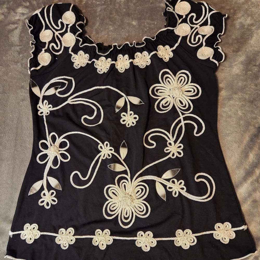 Women's black white floral ribbon blouse size medium. Lauren Michelle